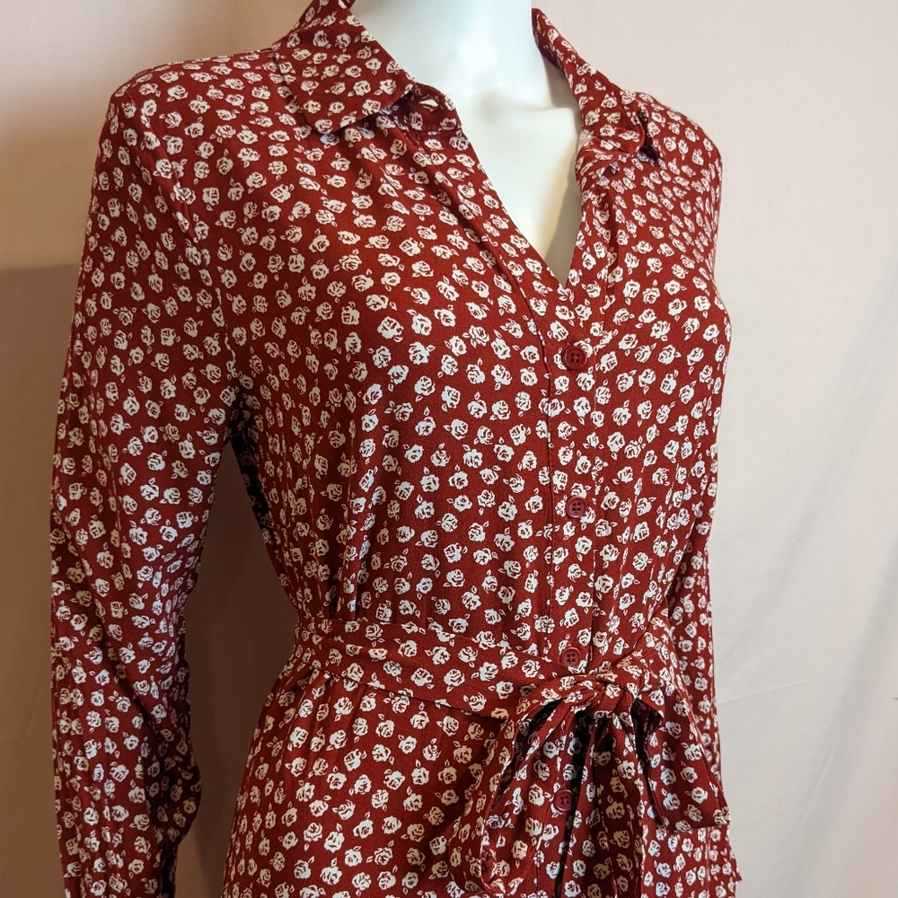 Reformation Brighton Shirt Dress in Red and White Rose Floral Print - Picture 2 of 9